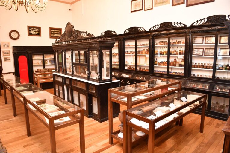 İstanbul University History of Turkish Pharmacy Specialization Museum